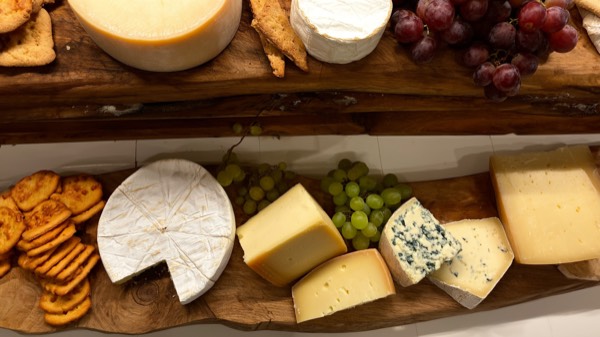 Käse-Theke — Über 50 Sorten